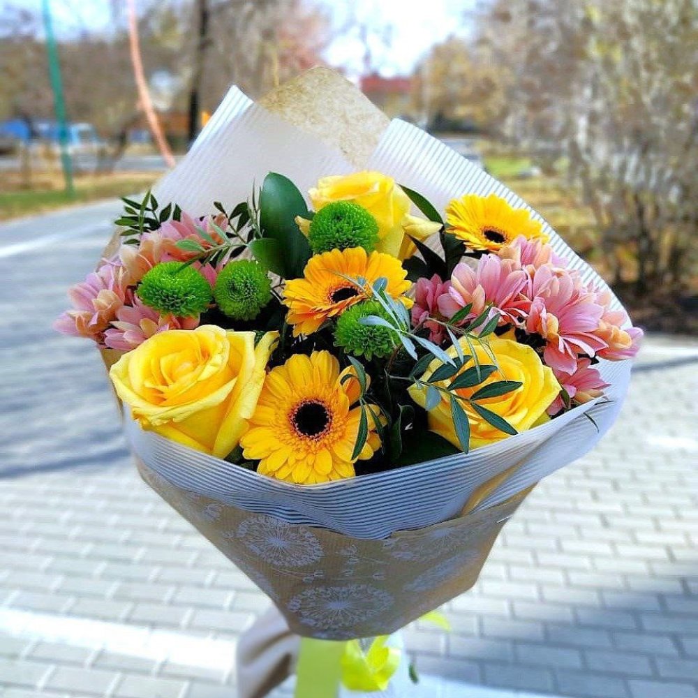 Букет цветов из: Розы, Герберы и Хризантемы